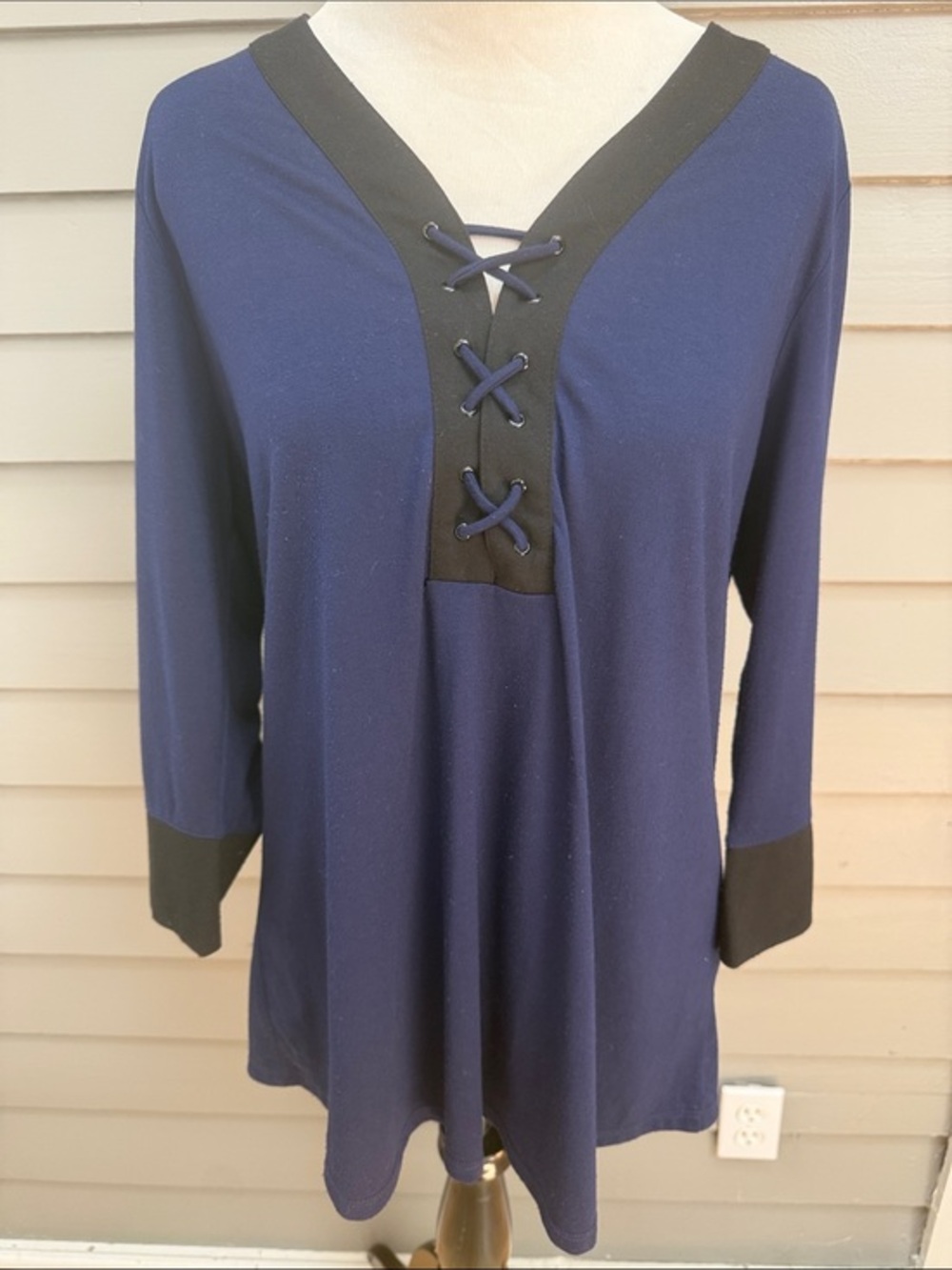 Ruby Ribbon Navy Lace-Up V-Neck Top with Black Trim Large